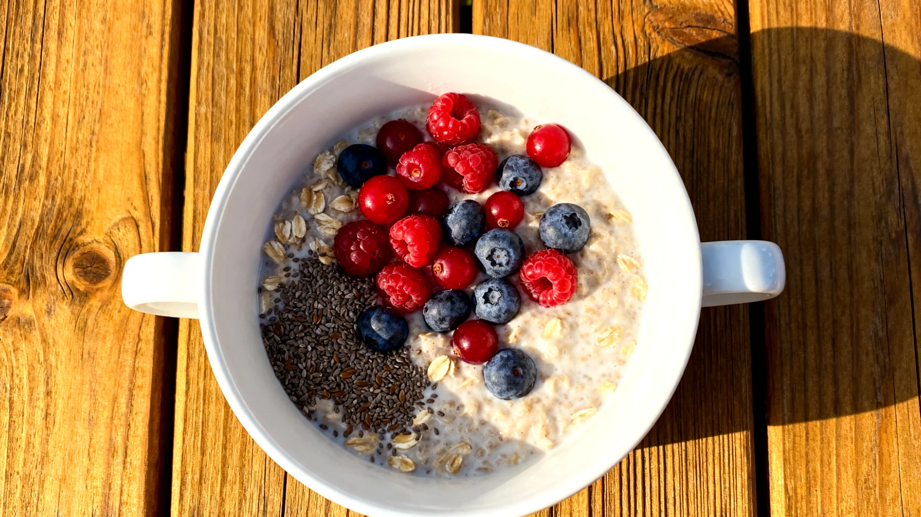 Flohsamenschalen-Porridge mit fermentierten Haferflocken und Leinsamen"