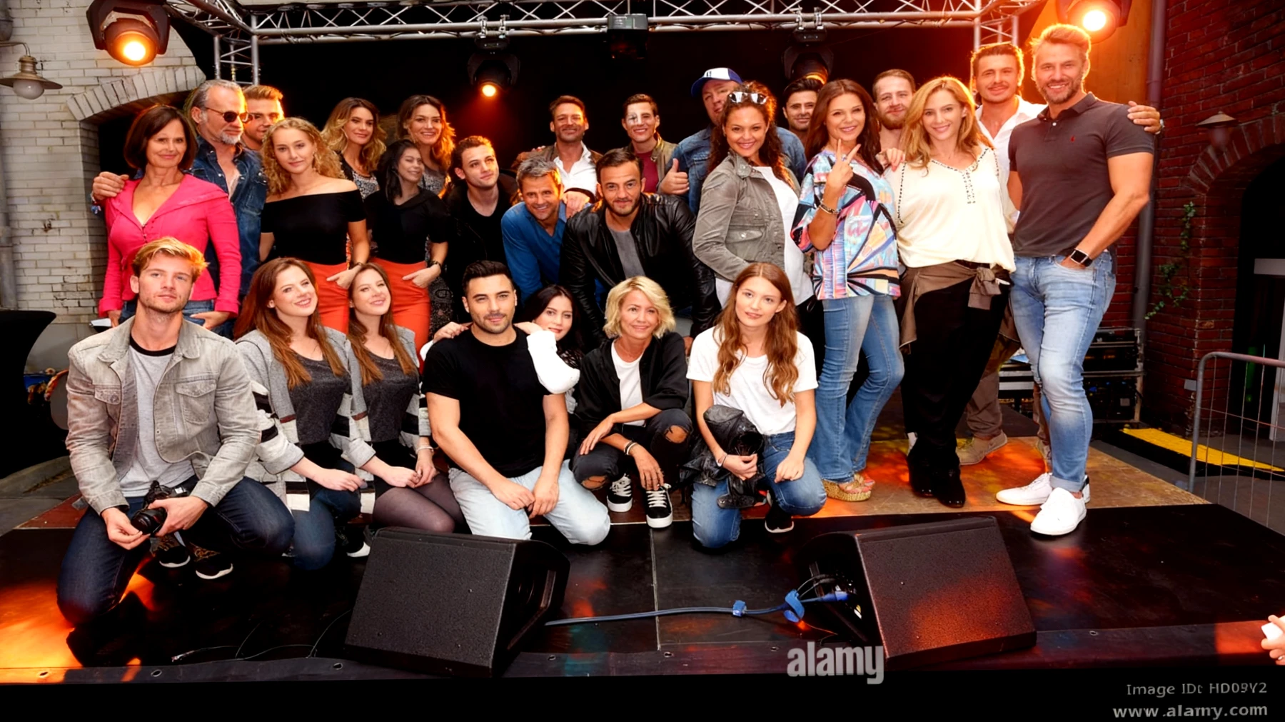 Unter uns2025-12-06T05:32:52.379Z"