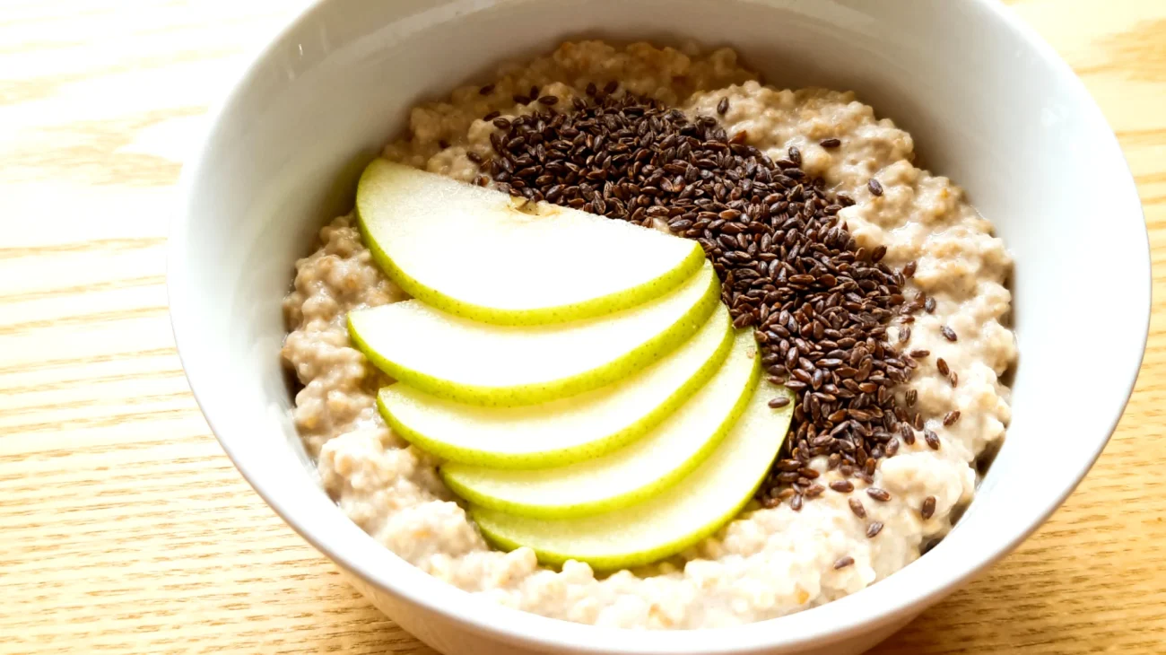 Buchweizen-Porridge mit Brennnesselsamen und Birne"