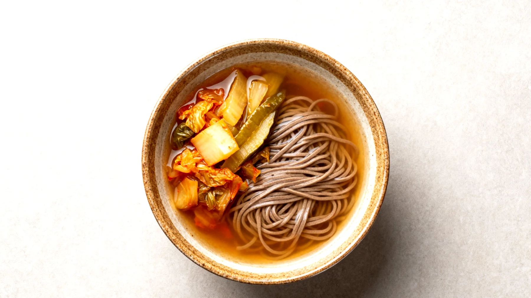 Miso-Suppe mit fermentiertem Gemüse und Buchweizen"